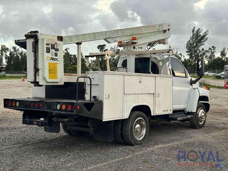 2005-chevrolet-c4500-altec-bucket-truck-image-3