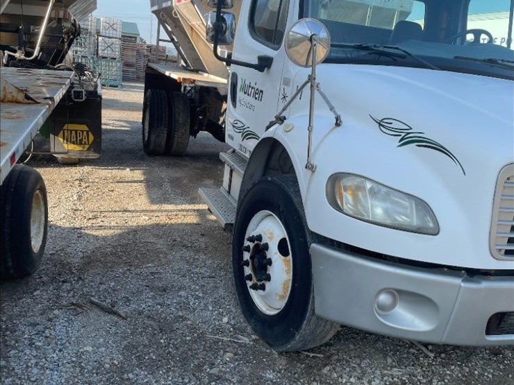 2007-freightliner-business-class-m2-dry-tender-truck-(pz13778,-unit-39862)-image-2