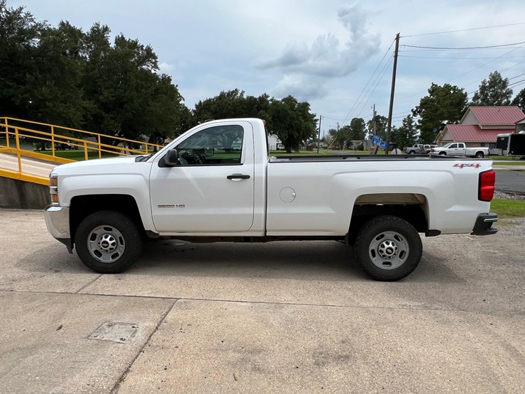 2015-chevrolet-silverado-2500hd-image-9