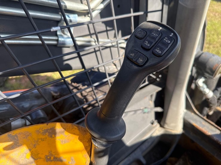 new-holland-l328-image-16