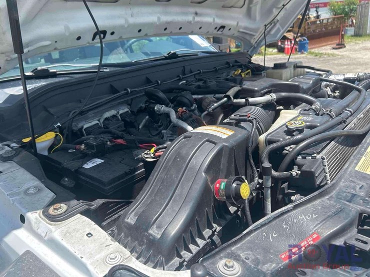2013-ford-f550-image-21
