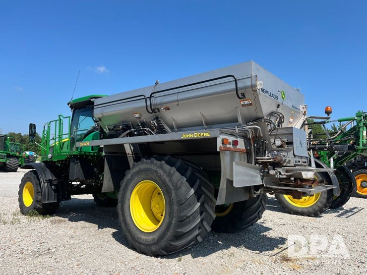 2019-john-deere-f4365-image-14