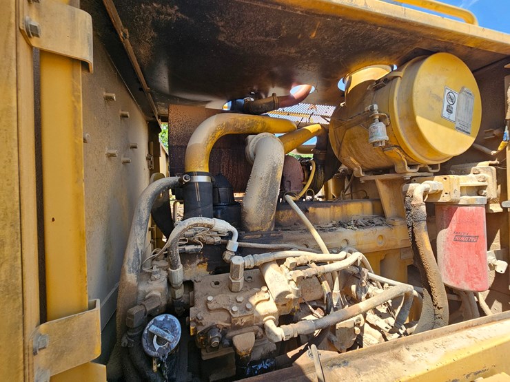 2002-caterpillar-12h-image-46