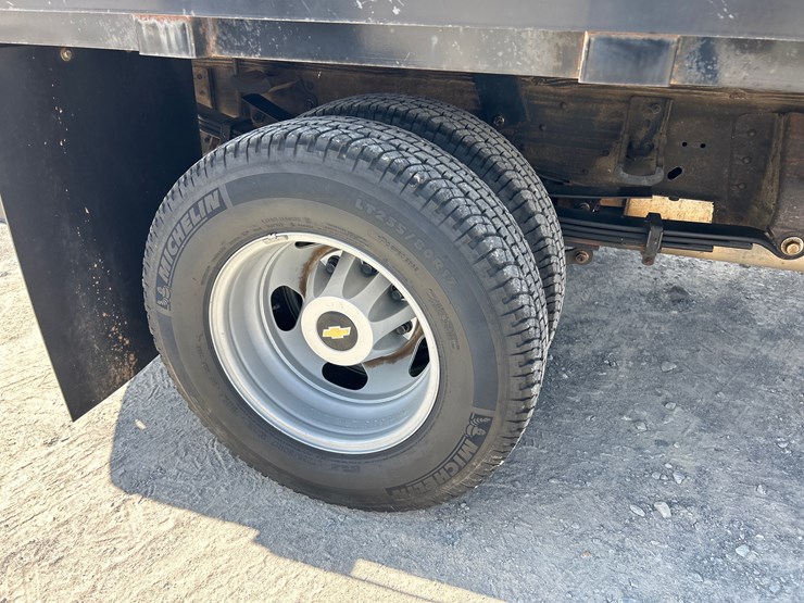 2013-chevrolet-3500-image-9