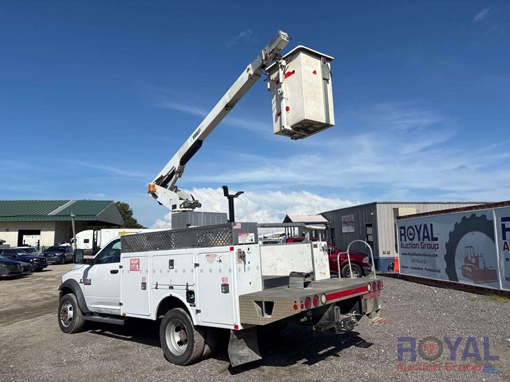 2013-ram-4500-versalift-bucket-truck-image-4