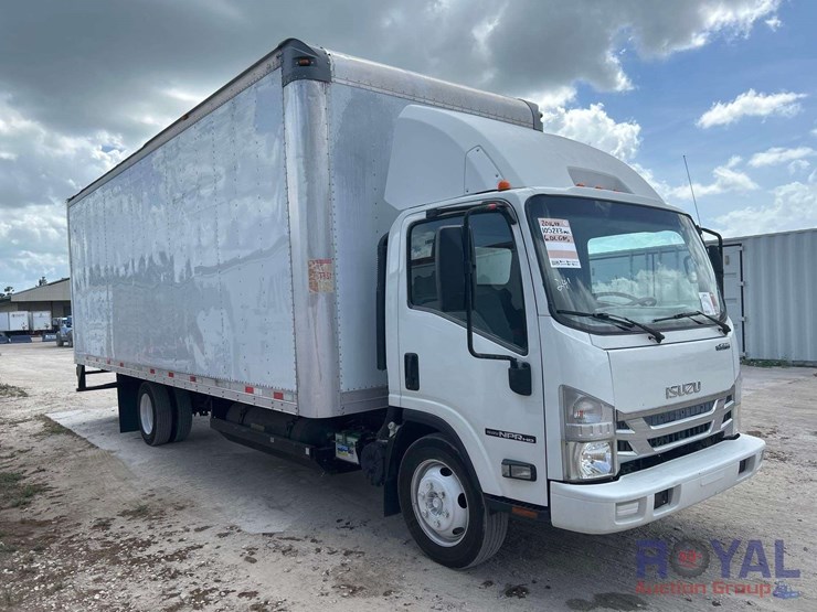2016-isuzu-npr-image-2