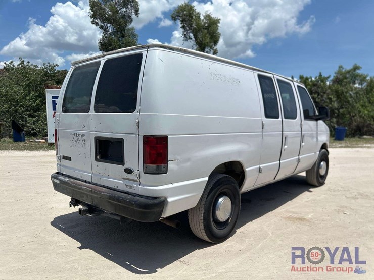 2004-ford-cargo-image-3