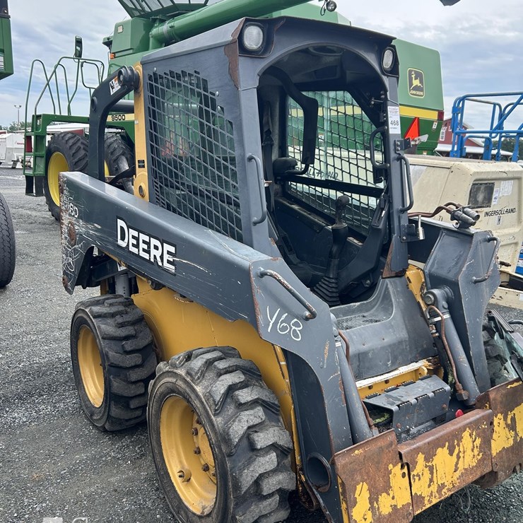 2011 DEERE 318D