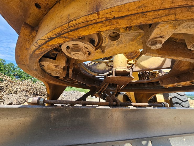 2002-caterpillar-12h-image-75