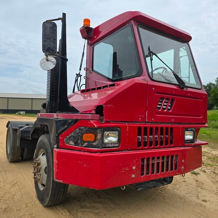2015 Ottawa Yard Spotter Truck - Cummins Diesel, Allison 6-Speed, Hydraulic Air Fifth Wheel
