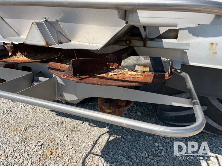 2019-john-deere-f4365-image-45