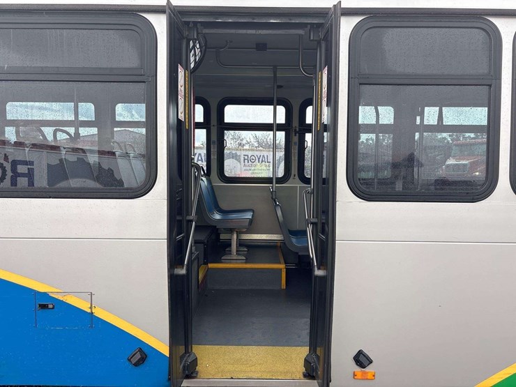 2014-gillig-low-floor-image-35