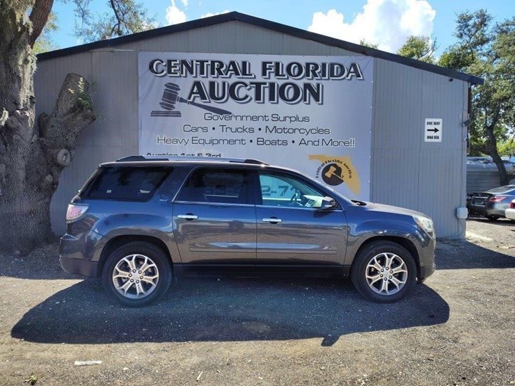 2013-gmc-acadia-image-1