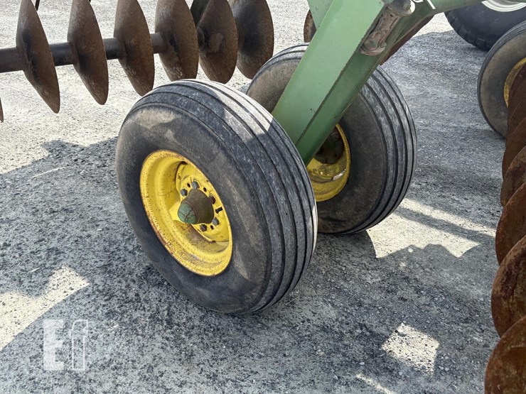 john-deere-230-image-2