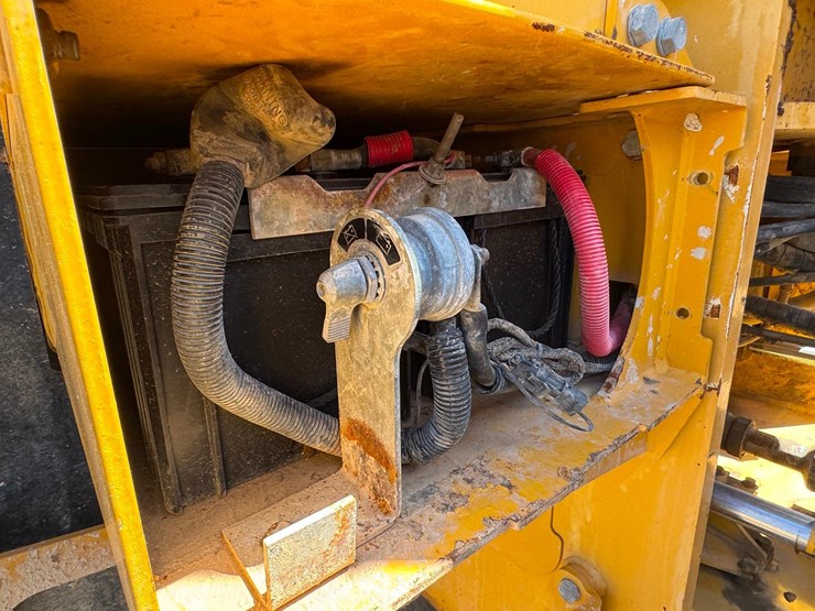 2013-deere-824k-image-33