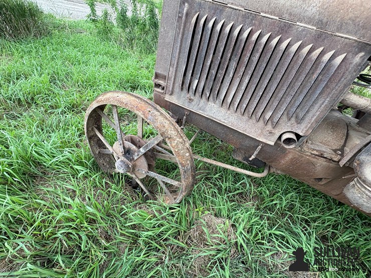 mccormick-deering-10-20-antique-tractor-image-15