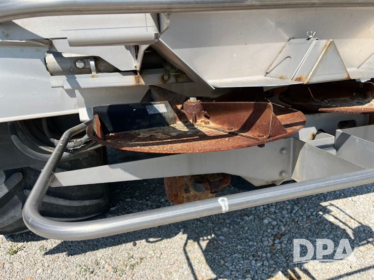 2019-john-deere-f4365-image-46