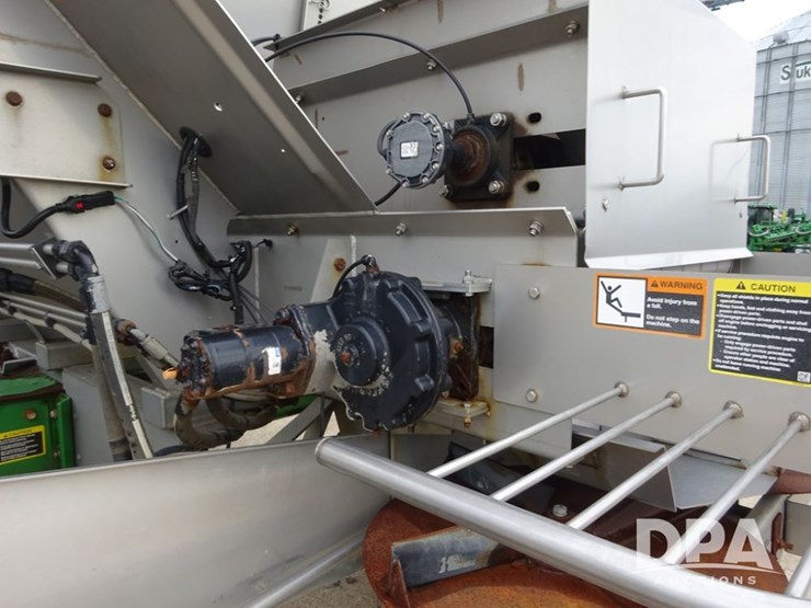 2016-john-deere-r4045-image-64