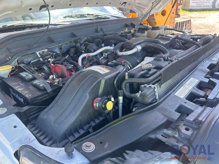 2013-ford-f550-image-18
