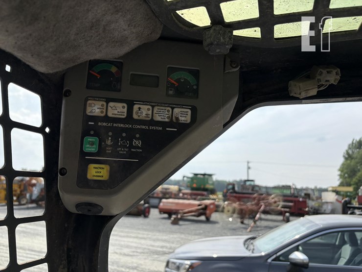 2001-bobcat-873g-image-7