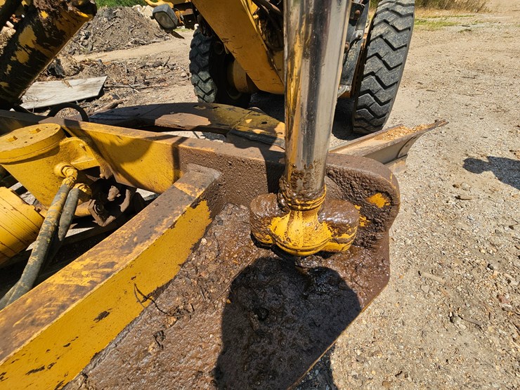 2002-caterpillar-12h-image-72