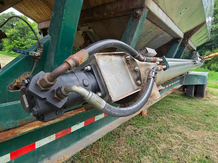 2013-doyle-dry-fertilizer-tender-trailer---kubota-diesel,-3-stainless-compartments,-side-discharge-image-25