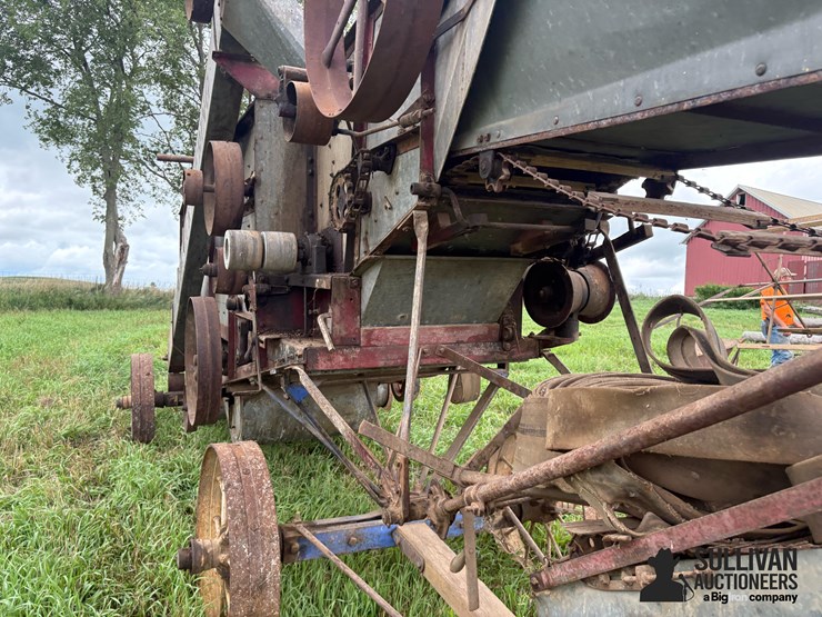 mccormick-deering-no-22-s150d-threshing-machine-image-11