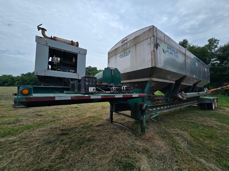 2013-doyle-dry-fertilizer-tender-trailer---kubota-diesel,-3-stainless-compartments,-side-discharge-image-4
