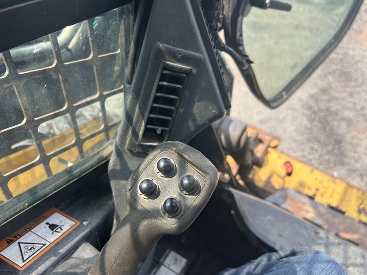 2012-deere-326d-image-13