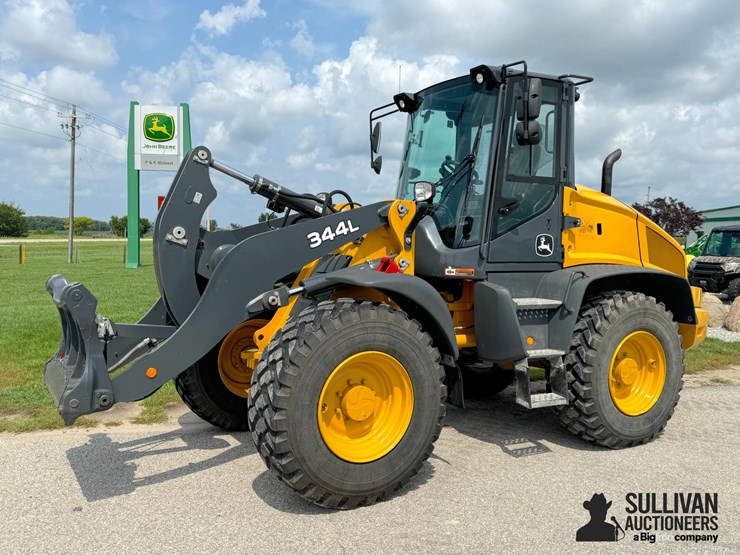 2019-deere-344l-image-1
