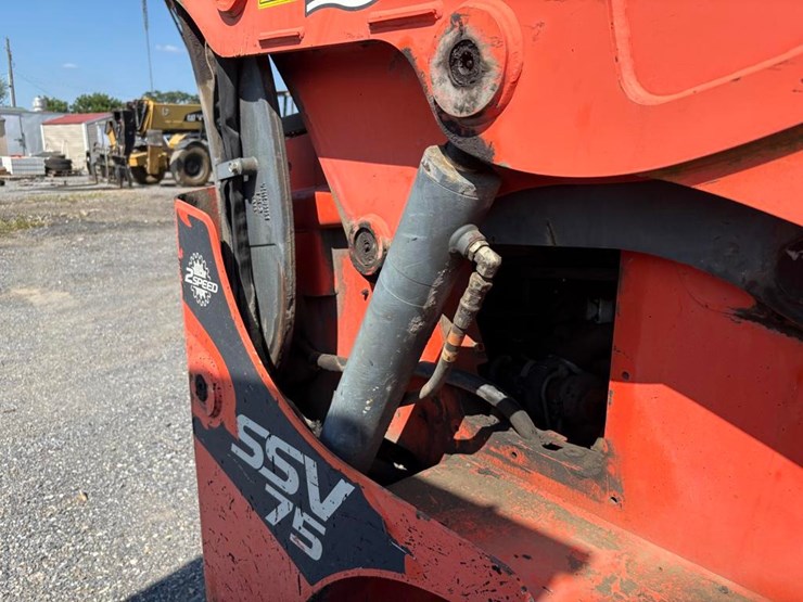 kubota-ssv75-image-15