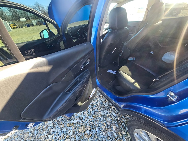 2017-buick-encore-image-38