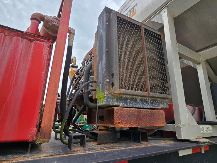2016-kbh-fertilizer-tender-trailer---isuzu-diesel,-hydraulic-system,-rear-discharge-image-9