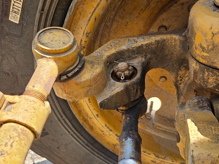 2002-caterpillar-12h-image-107