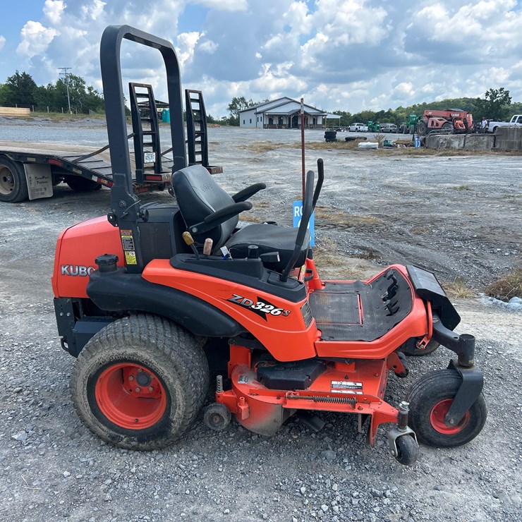 KUBOTA ZD326S