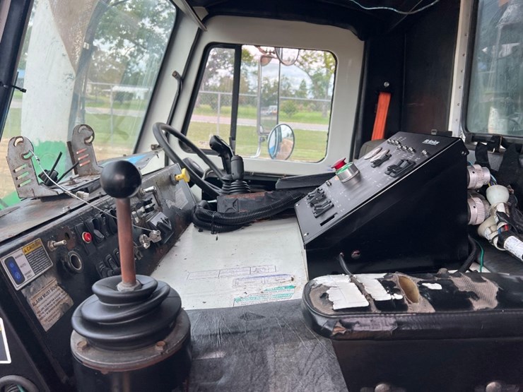 2011-mack-leu613-image-35
