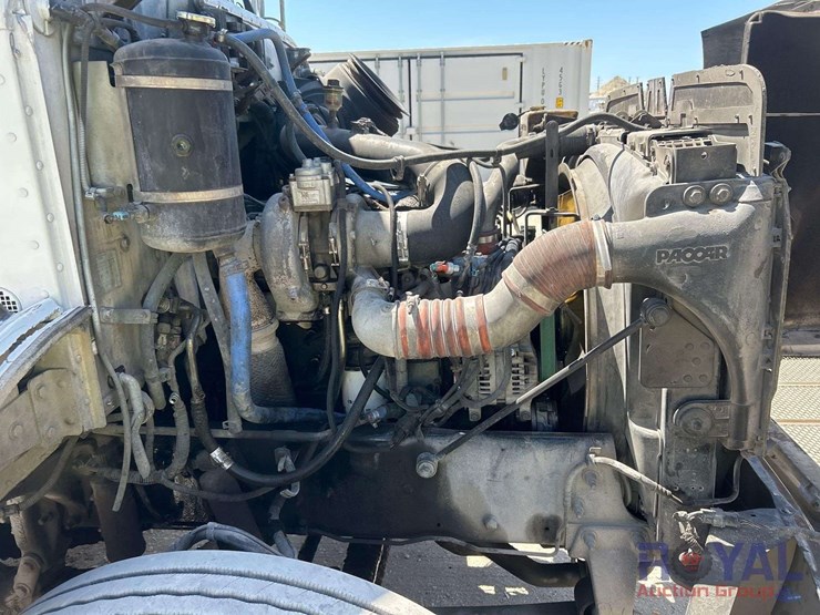 2014-peterbilt-337-image-11
