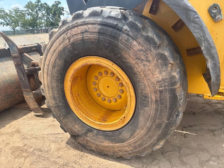2014-deere-544k-image-10