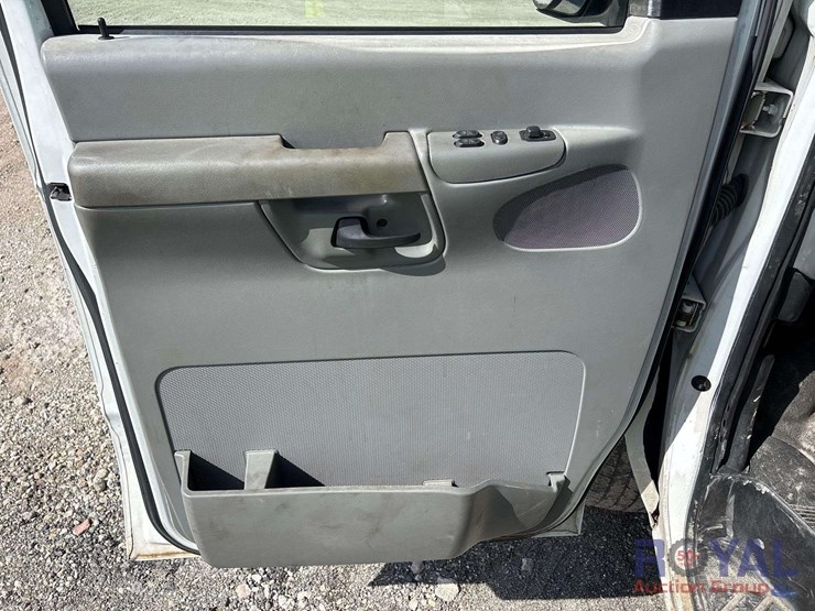 2008-ford-e-350-versalift-vantel29n-29ft-bucket-van-image-17