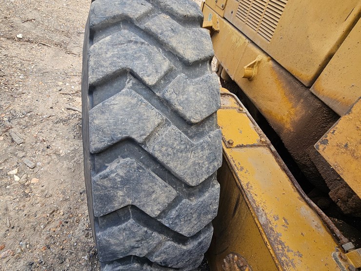 2002-caterpillar-12h-image-131