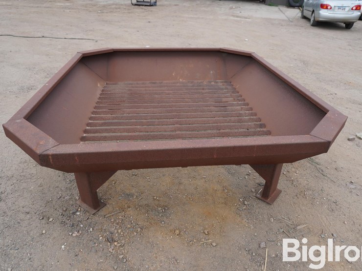 7'x8'x28"-tall-hay-feeder-image-2
