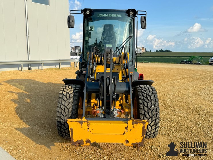 2022-deere-244l-image-2