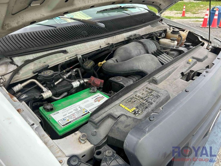 2013-ford-e350-image-8