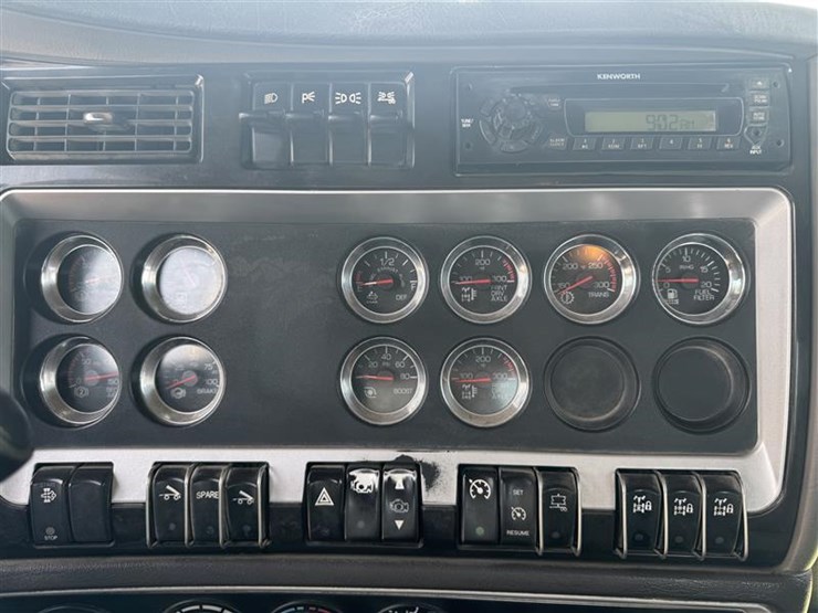 2012-kenworth-w900-image-36