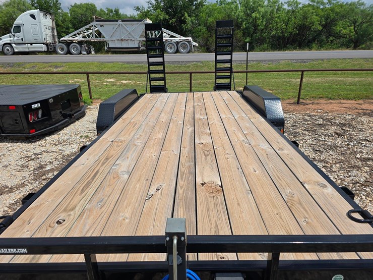 new-2022-load-trail-ch-83in-x-18ft-equipment-trailer-image-6