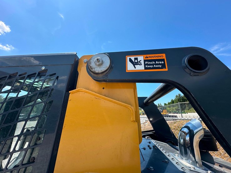 2021-deere-333g-image-20