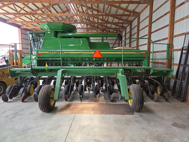 john-deere-750-image-17