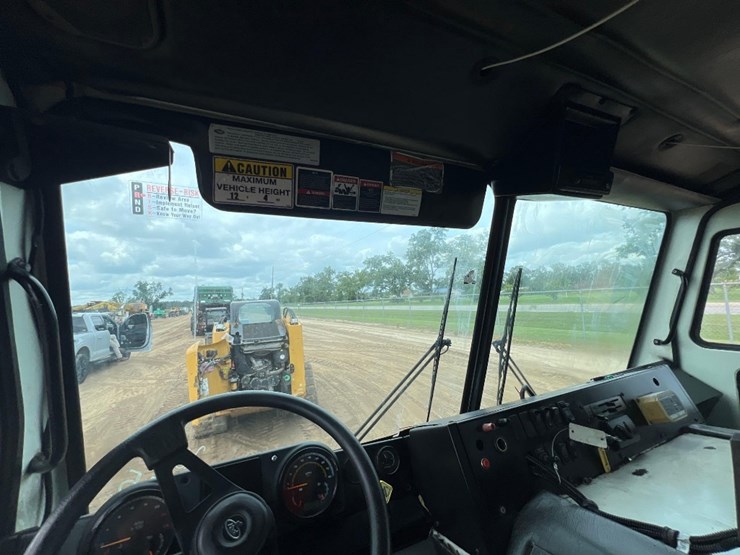2015-mack-leu633-image-38