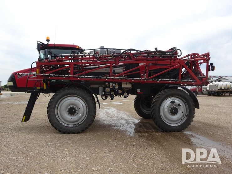 2015-case-ih-patriot-4440-image-40