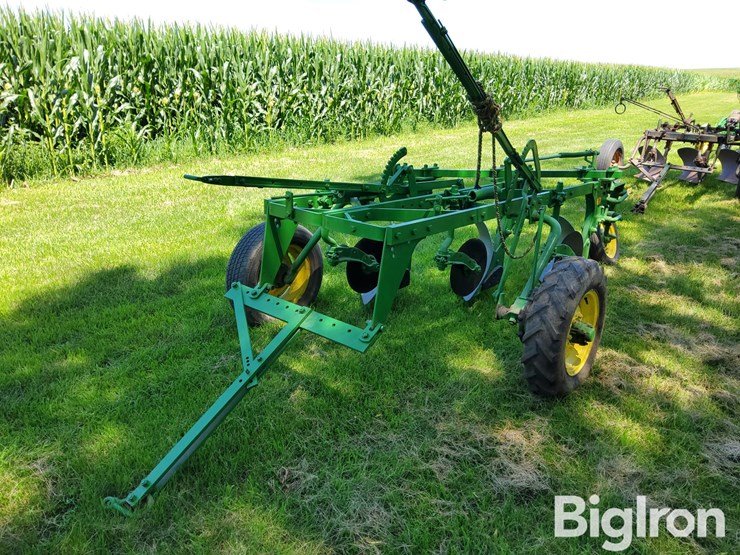 john-deere-555-image-1
